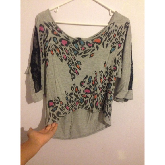 Grey cheetah print shirt