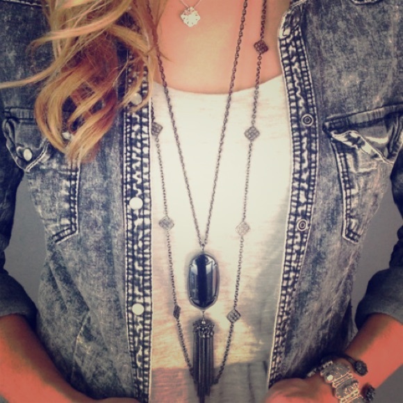 ISO! Kendra Scott Devalyn Necklace in gunmetal. - Picture 1 of 2