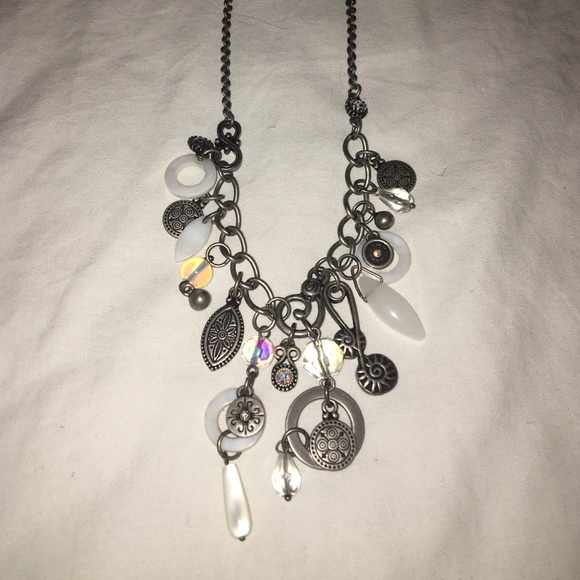really fun lia Sophia necklace, never worn.