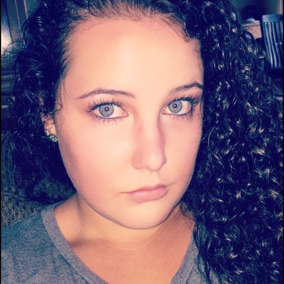 Meet your Posher, Alissa