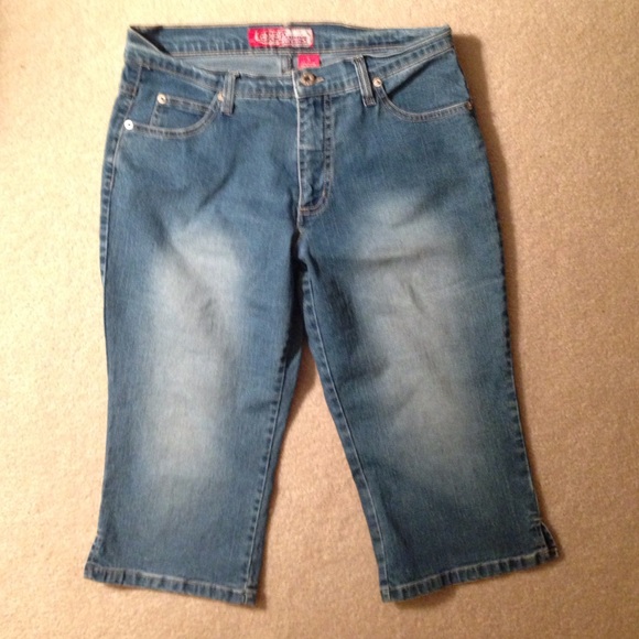 Capri or Bermuda long jean shorts Lazer Jeans Sz 9