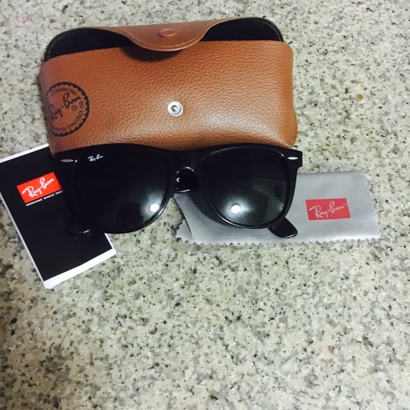 BRAND NEW Iconic Ray-Ban Original Wayfarer Classic