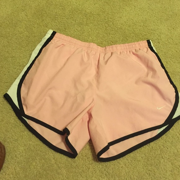 Nike shorts junior large (14-16)