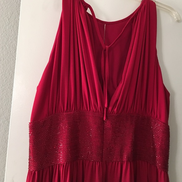 Red dress - Picture 3 of 3