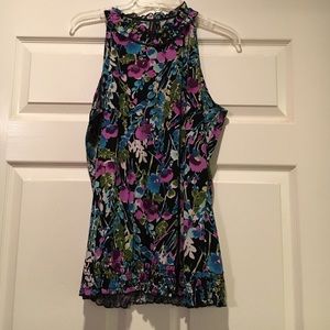 Adorable floral sleeveless blouse 💜💙💚