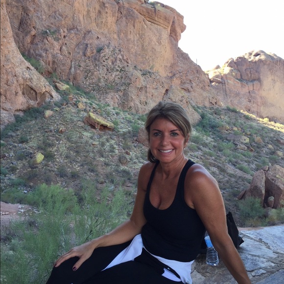 Meet your Posher, Carolyn - Picture 1 of 1