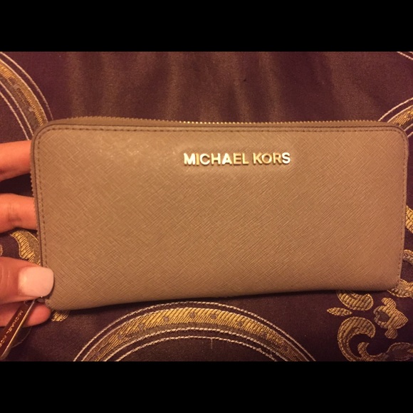 Michael Kors BiFold Tan Gold Wallet Card Holder