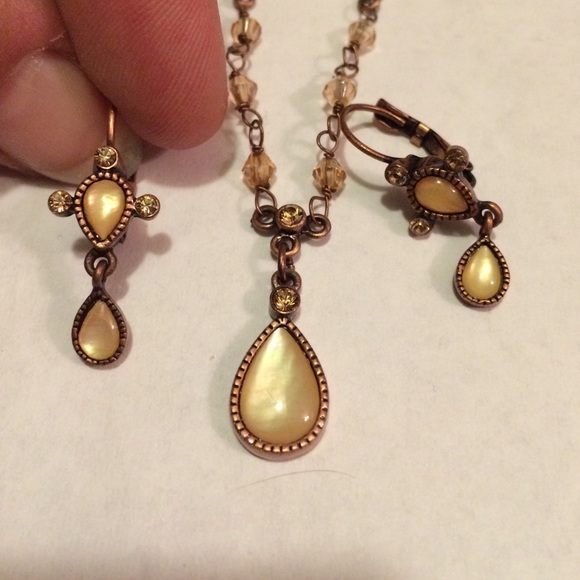 Copper and yellow stone necklace and earrings - Picture 1 of 5