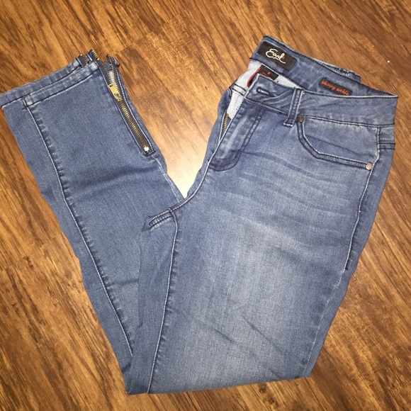 Light wash skinny jeans with ankle zips