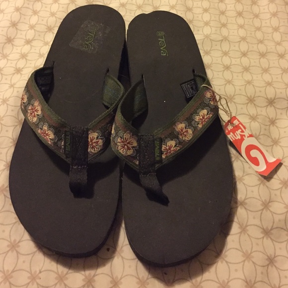 NWT Size 11 TEVA flip flops