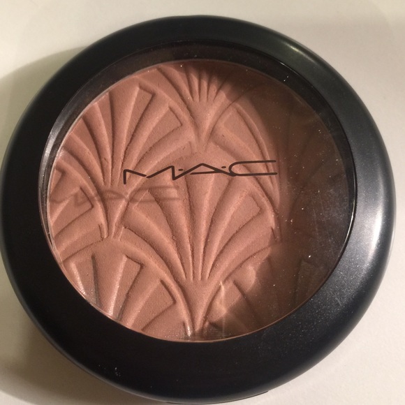 MAC Cosmetics Other - Mac LE highlighting powder in nude pink