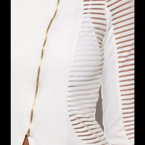 🌷Gorgeous White Mesh Jacket🌷 - Picture 3 of 4