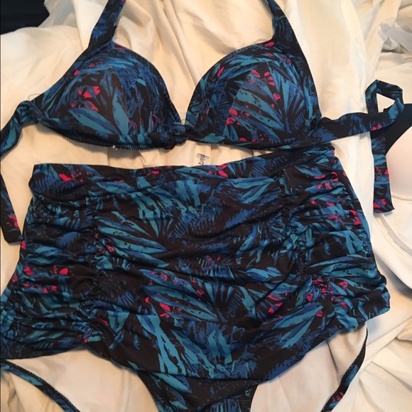 Med-large High Waisted swim suits. - Picture 1 of 4