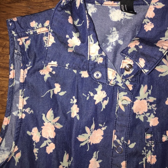 Patterned tie-up collared sleeveless shirt - Picture 3 of 3