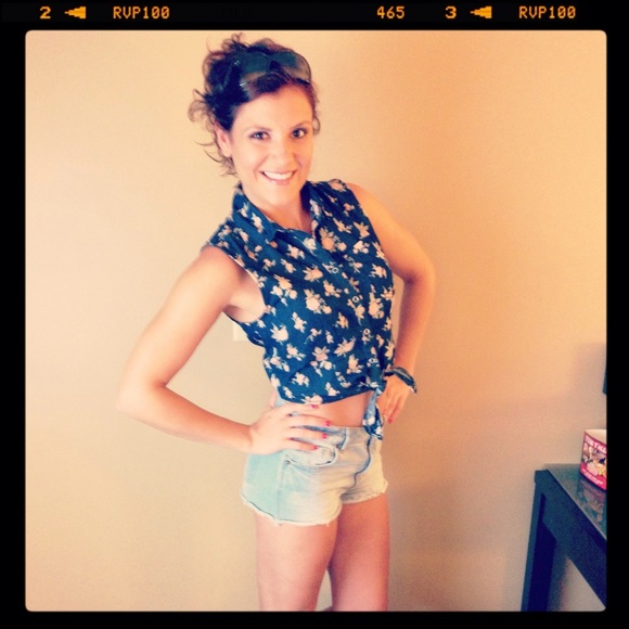 Patterned tie-up collared sleeveless shirt - Picture 2 of 3