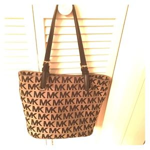 Wonderful black and cream Michael Kors Bag