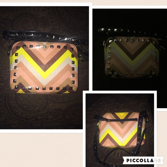 🚨SOLD🚨Chevron Studded Camera Crossbody💕 - Picture 4 of 4