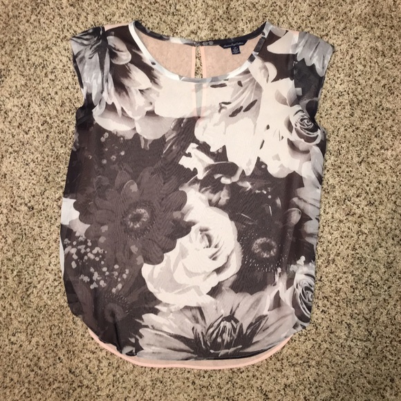 Floral Short Sleeve - Picture 2 of 3