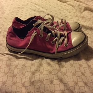 Pink Size 7 classic converse sneakers!