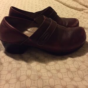 Dansko dark red clogs size 8
