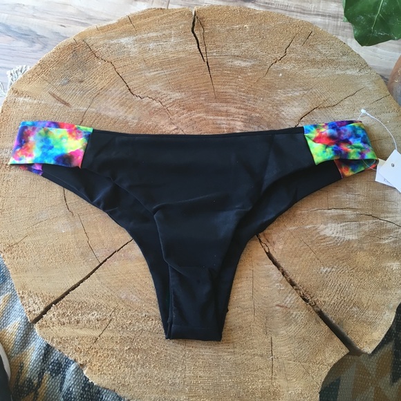 •{Kulani Kinis}• MALIBU CHEEKY BOTTOM - Picture 2 of 4