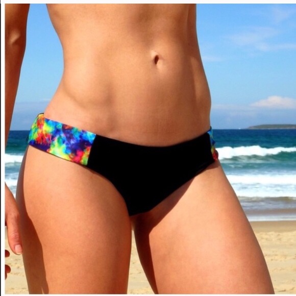 •{Kulani Kinis}• MALIBU CHEEKY BOTTOM - Picture 3 of 4