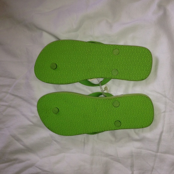 NWT Hollister Heart Flip Flops - Picture 2 of 3