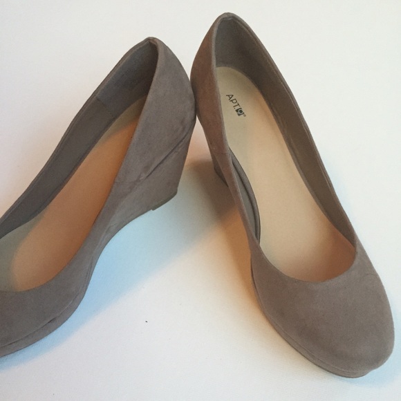 --SOLD-- Cute Almond/Tan Wedges - Great Condition!