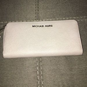 Michael Kors "Jet Set" Travel wallet