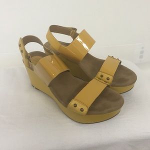 Clarks summer sandal!! Super comfy 😊
