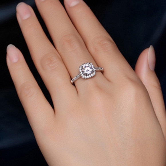 3.0CT Stunning Princess Cut White AAA Crystal Ring - Picture 6 of 8