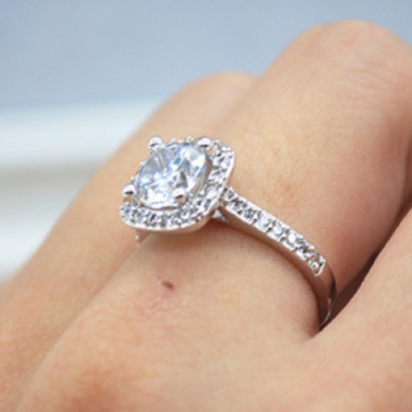 3.0CT Stunning Princess Cut White AAA Crystal Ring - Picture 7 of 8