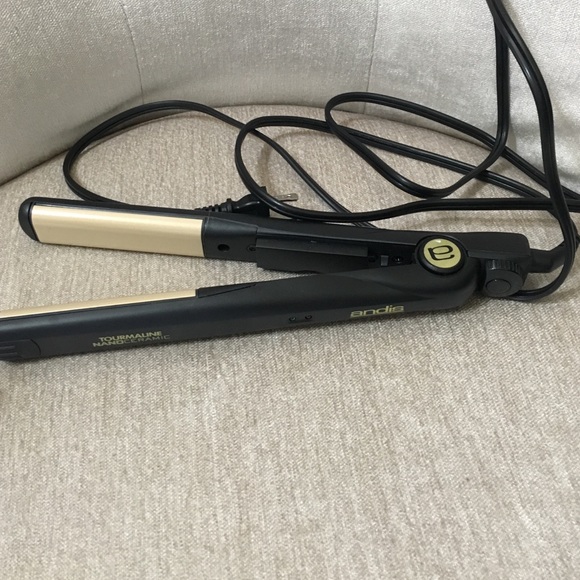 Andis hair iron curl or straighten