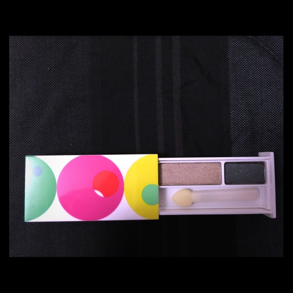 Clinique eyeshadow duo.