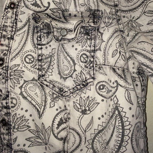 Jean jacket - Picture 2 of 3
