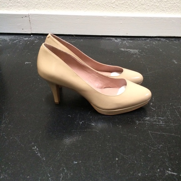 Vince Camuto nude heels!