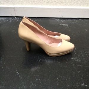 Vince Camuto nude heels!