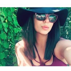 Meet your Posher, Ana