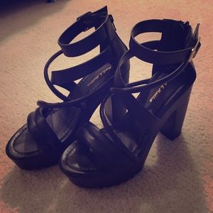 Mark & Maddux Platform Heels 7.5 Beck-09