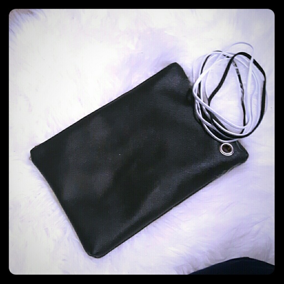 Large carry all pouch
