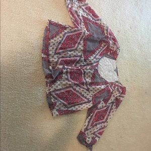 Cropped patterned shirt