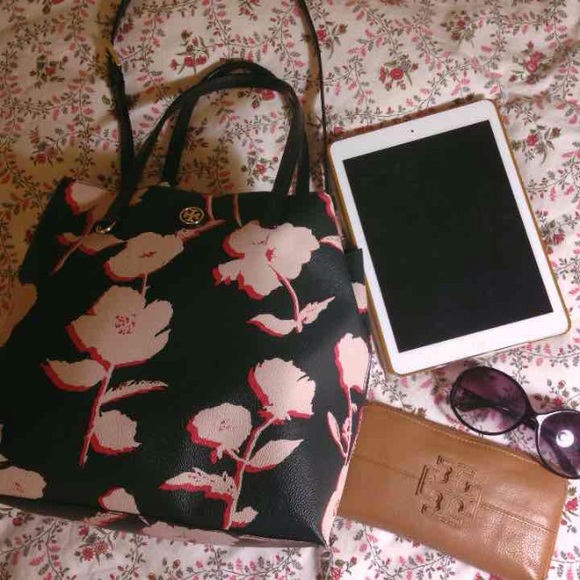 🌸SOLD🌸Tory burch kerrington floral crossbody - Picture 2 of 2