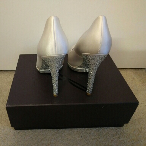 Pearl white-ivory wedding shoes