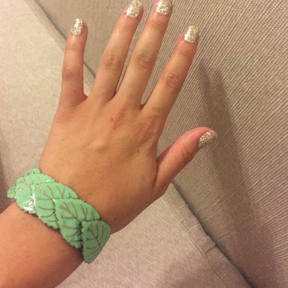 Leaf bracelet