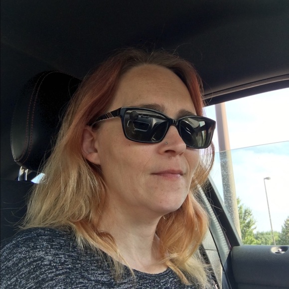 Meet your Posher, Jennifer - Picture 2 of 2