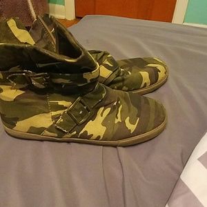 Camouflage boots