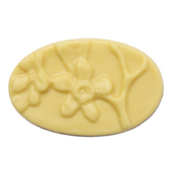 Lush Cosmetics "Each Peach" Massage Bar