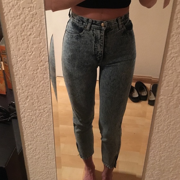 acid washed super high waisted jeans!