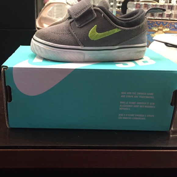 Toddlers Nike shoes