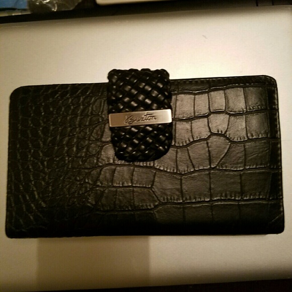 Buxton Wallet
